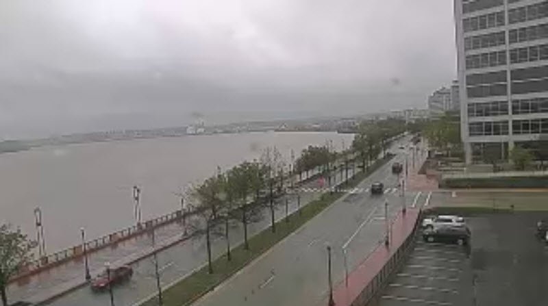Hadi Shrine Riverfront Camera